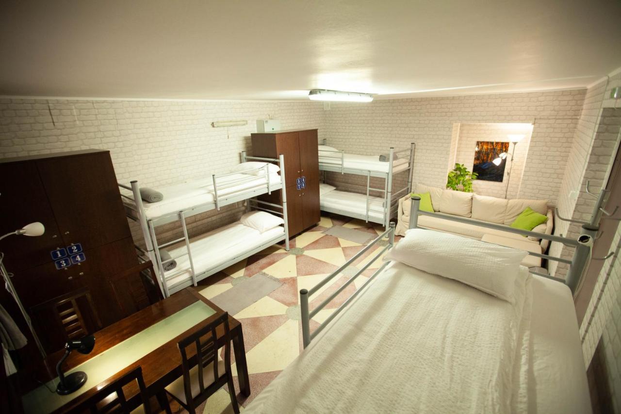 Oradea Central Hostel ภายนอก รูปภาพ