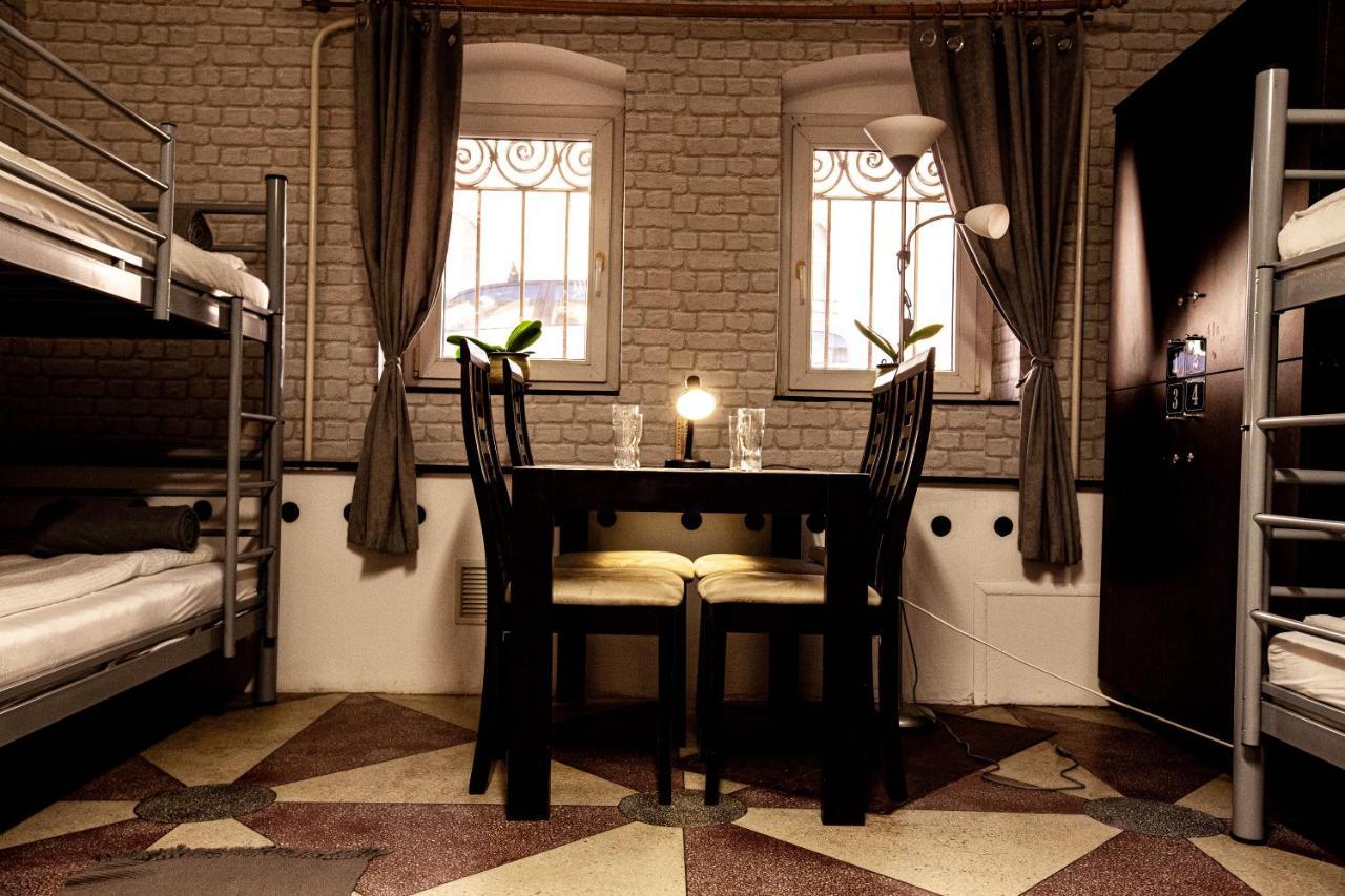 Oradea Central Hostel ภายนอก รูปภาพ