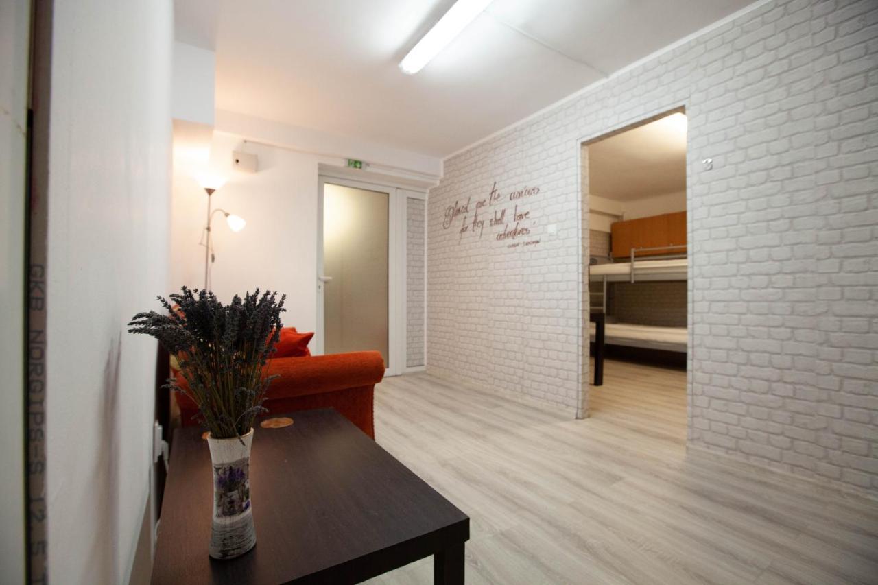 Oradea Central Hostel ภายนอก รูปภาพ
