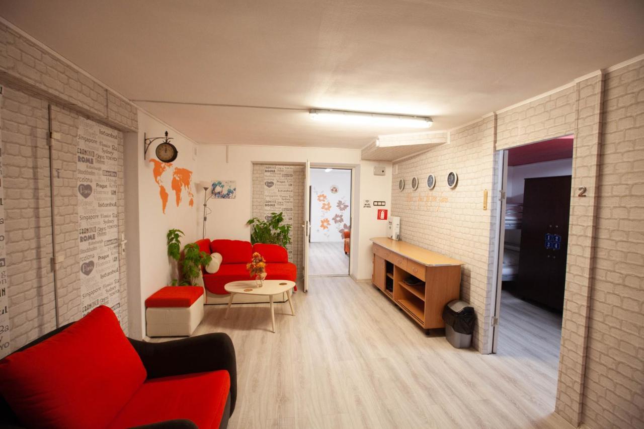 Oradea Central Hostel ภายนอก รูปภาพ