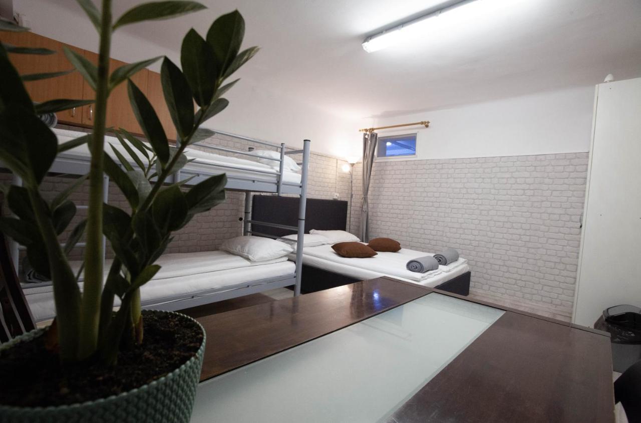 Oradea Central Hostel ภายนอก รูปภาพ