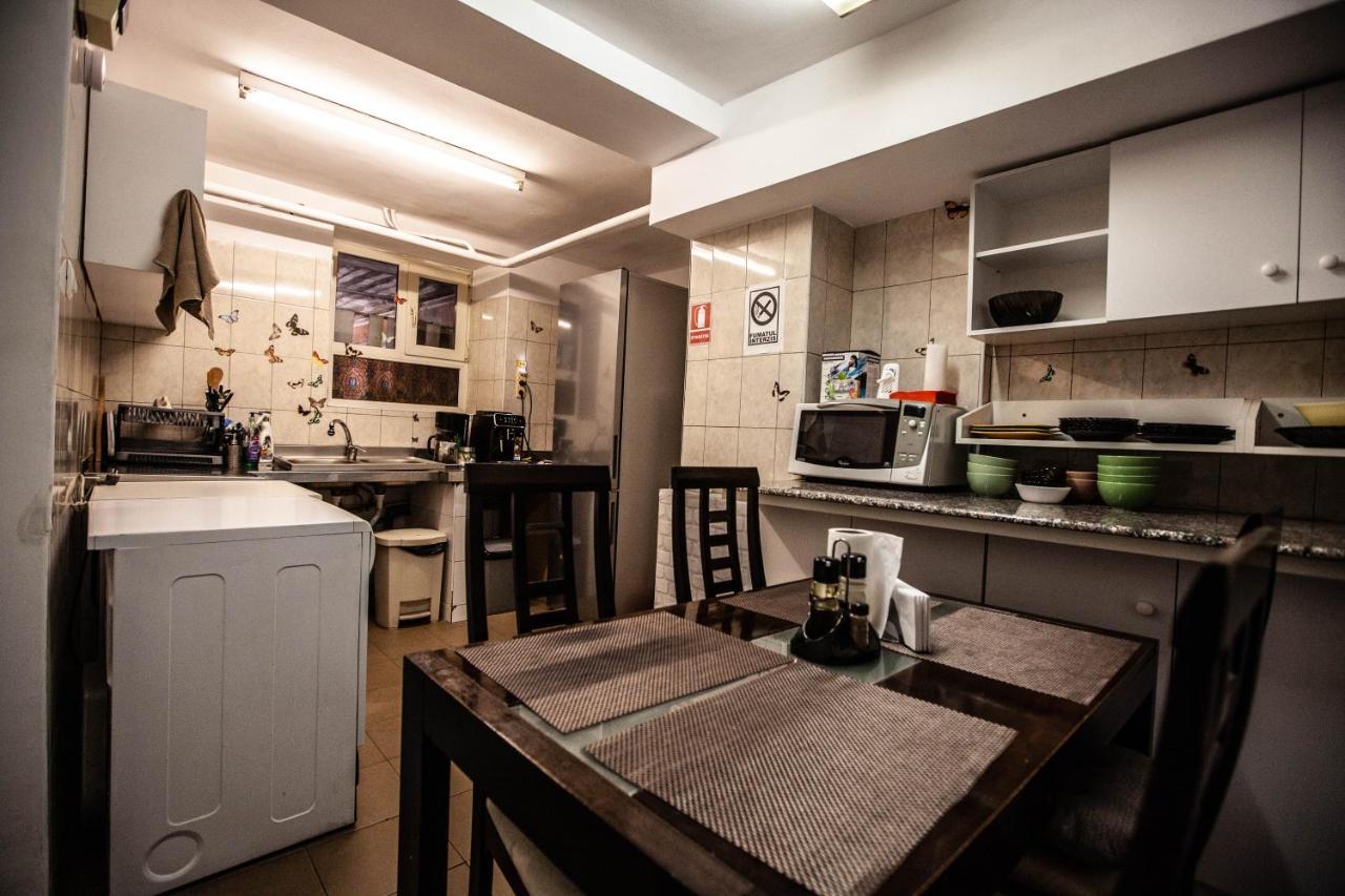 Oradea Central Hostel ภายนอก รูปภาพ