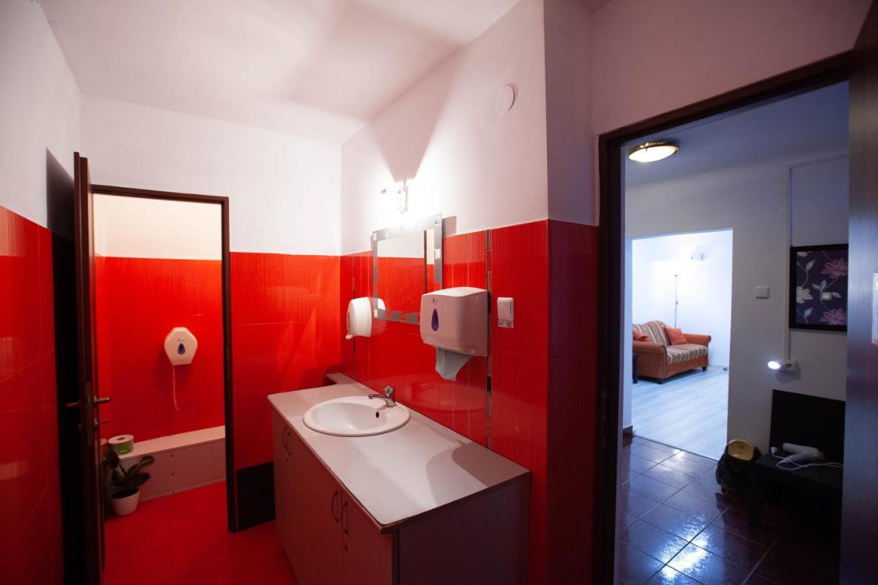 Oradea Central Hostel ภายนอก รูปภาพ